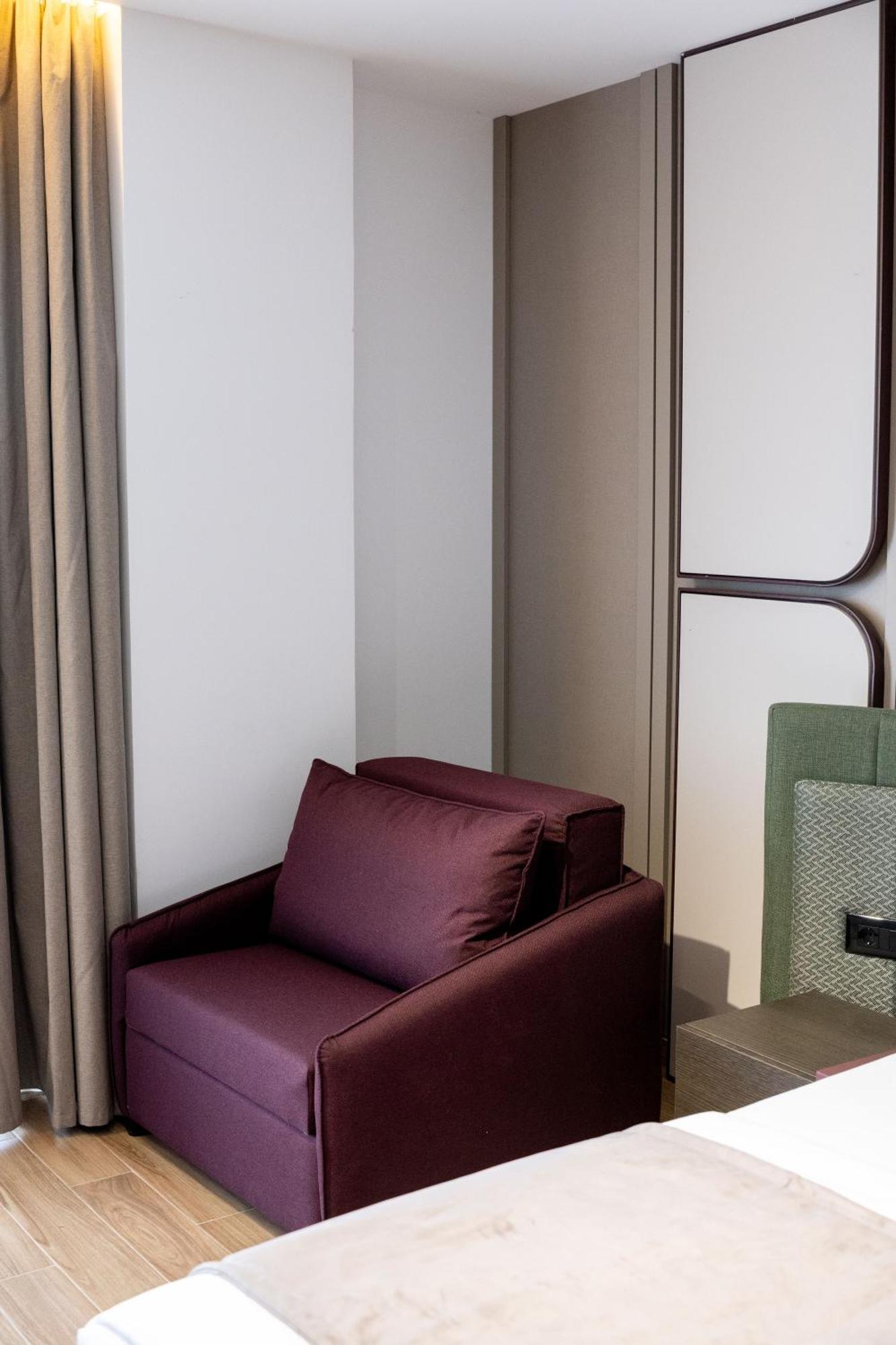 Bolt Boutique 4*